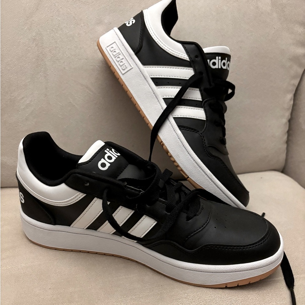 Adidas men’s/tween size 7 court shoes